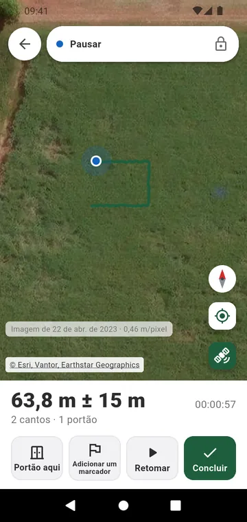A linha da cerca percorrida por GPS, com portões no caminho