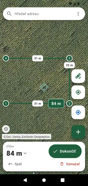 Línia plota nakreslená na satelitnej mape, s jej dĺžkou