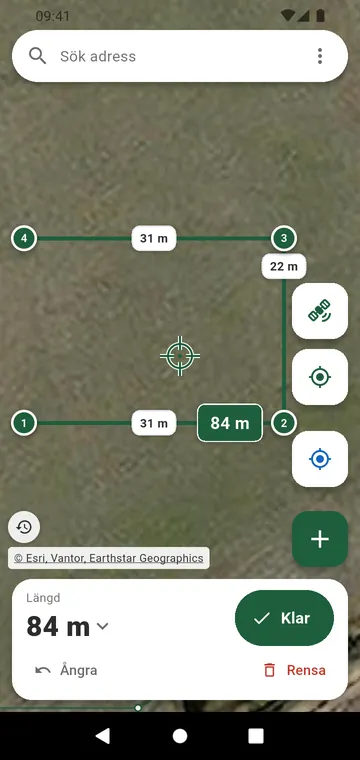En staketlinje ritad på satellitkartan, med sin längd